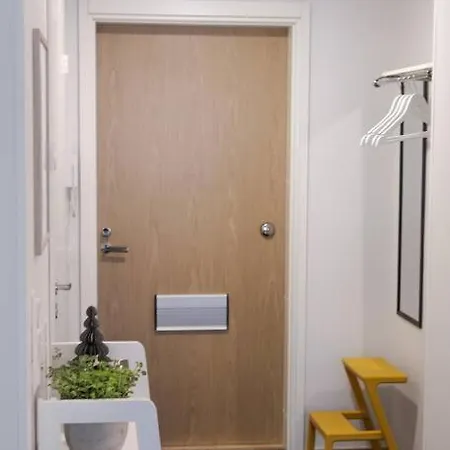 New W/ Free Wifi & Parking Apartment